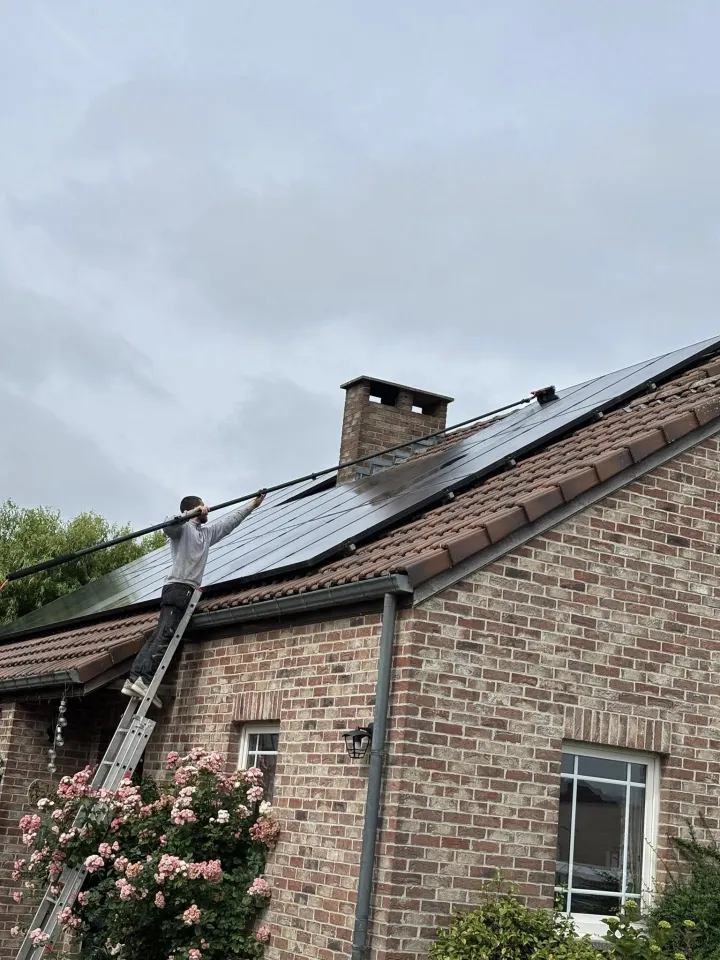 Nettoyage panneaux photovoltaiques