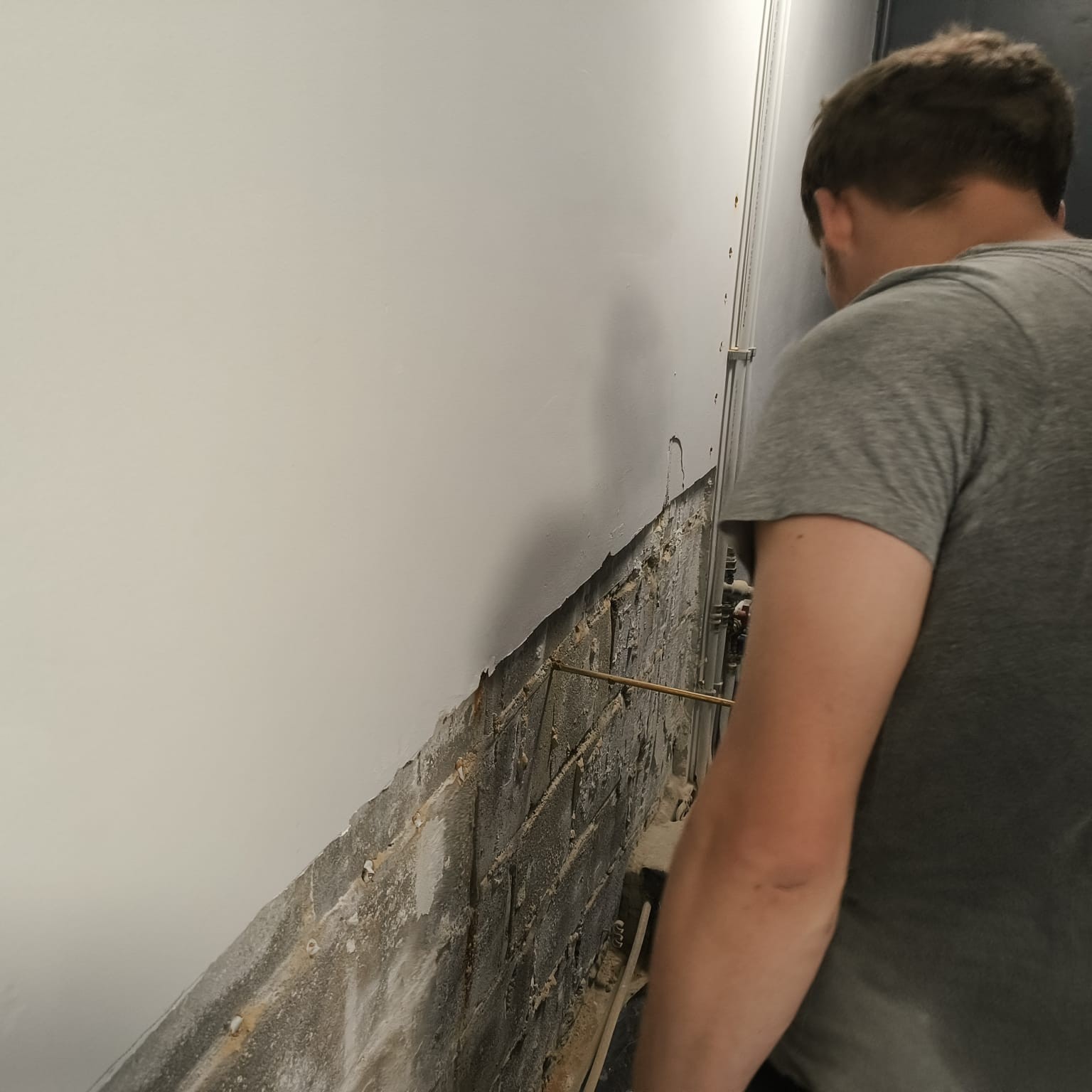 Perçage avant injection d'un mur humide